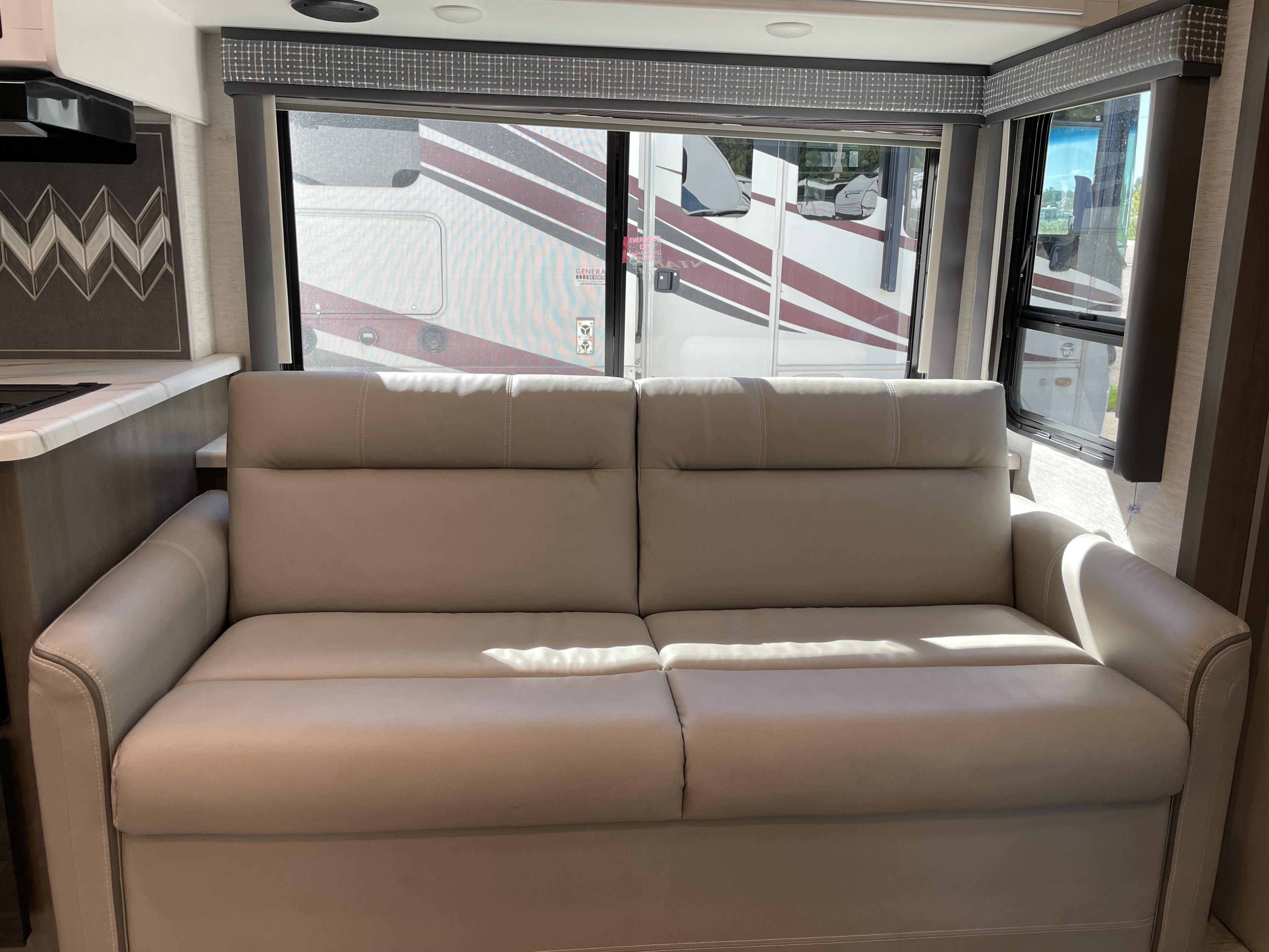 2024 Thor Motor Coach Chateau 27R - Image 13