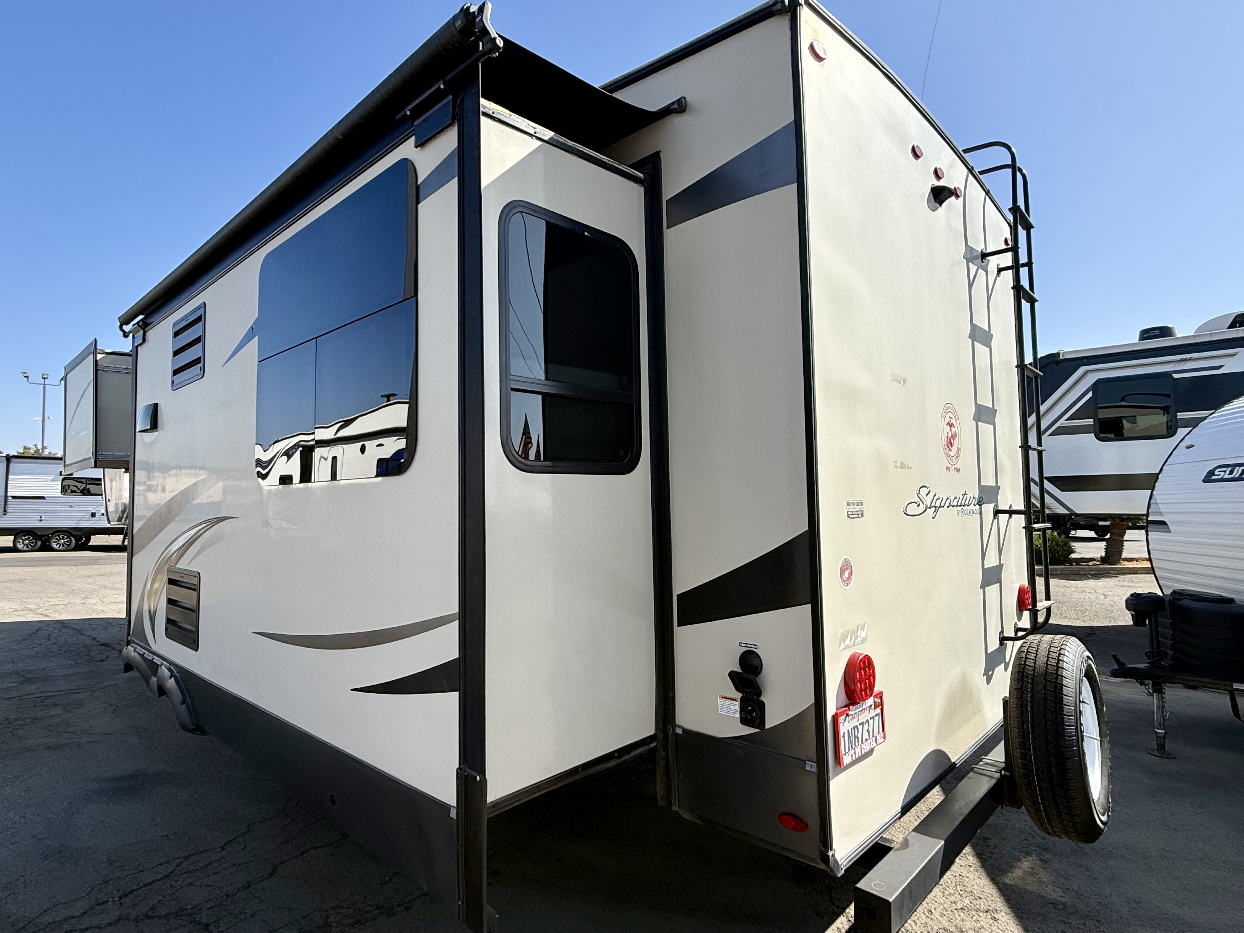2019 Forest River Rockwood Signature Ultra Lite 8298WS - Image 3