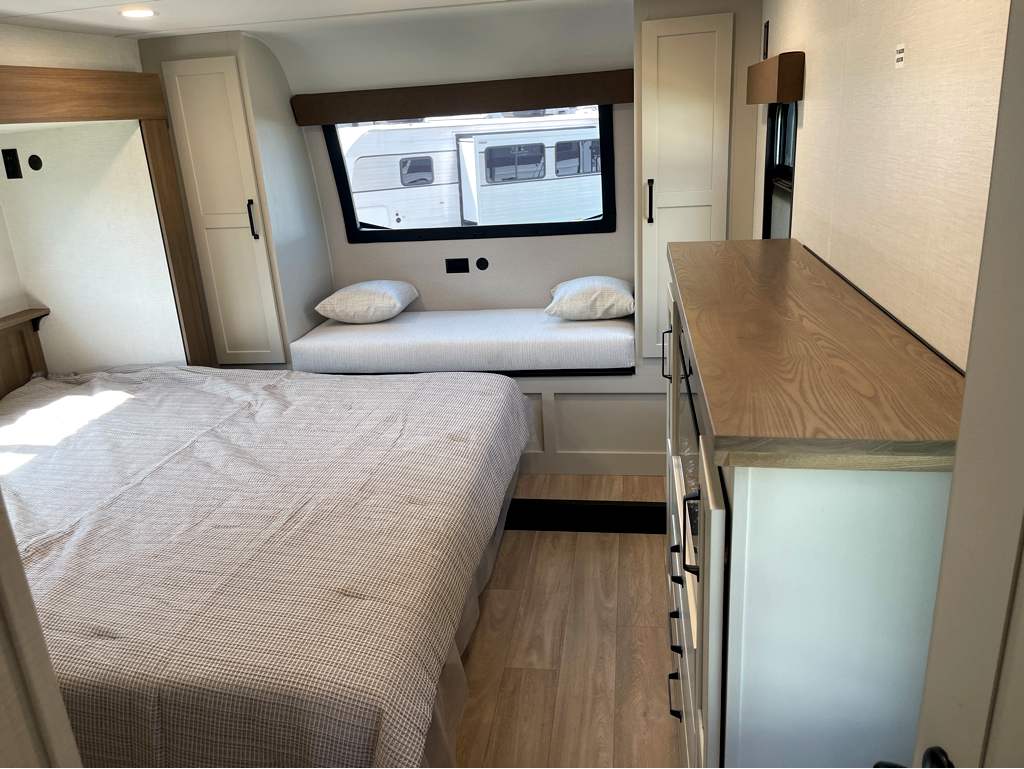 2027 VENTURE RV SPORTTREK 353VRK - Image 22
