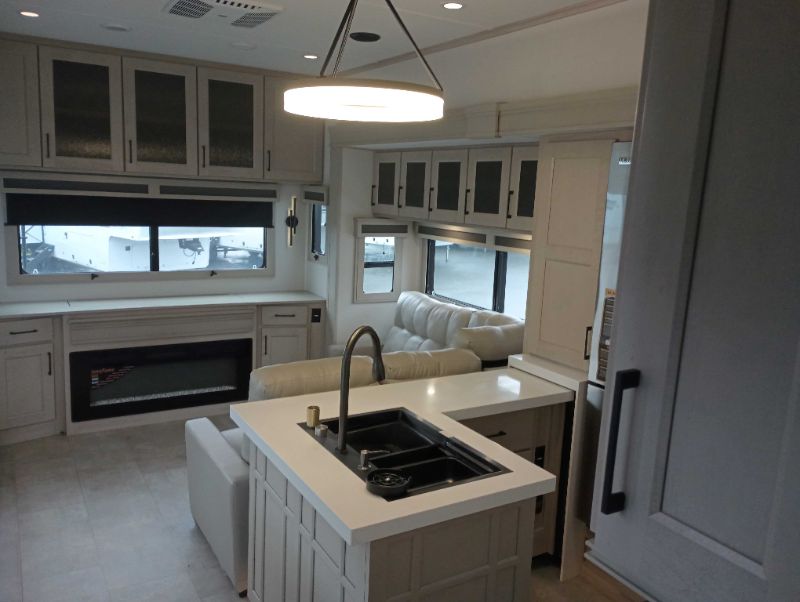 2025 Grand Design Solitude 388MBS - Image 25