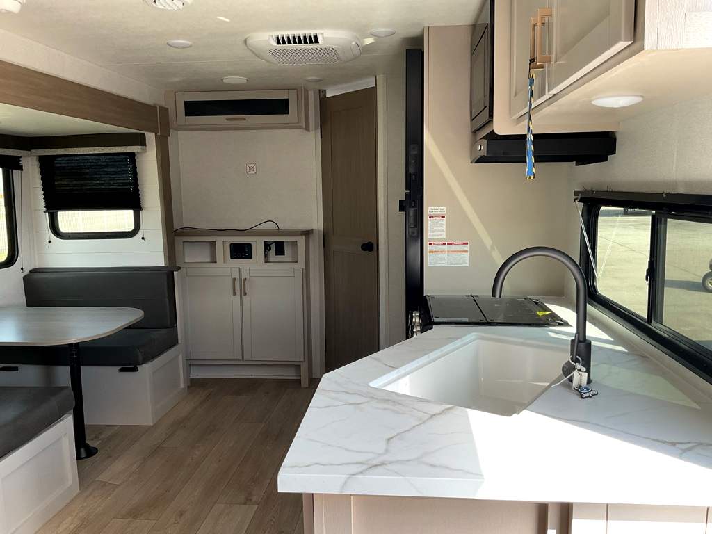 2027 JAYCO Jay Flight 262RLS - Image 6