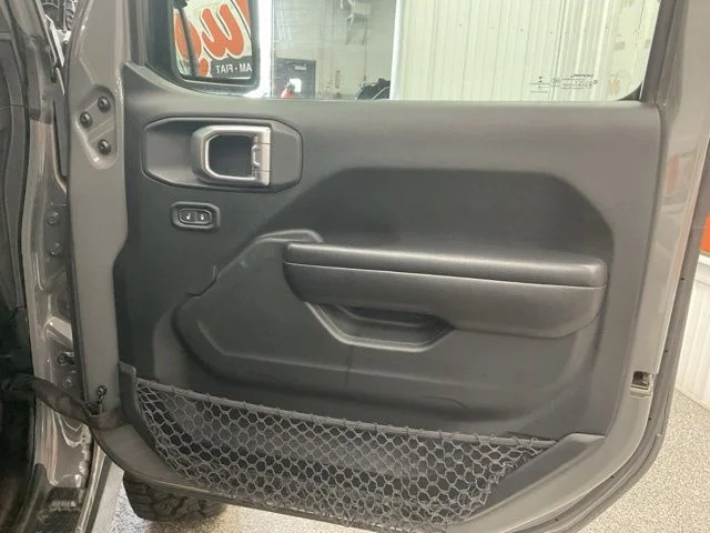 2020 Jeep Gladiator Crew Cab Rubicon 4WD - Image 24
