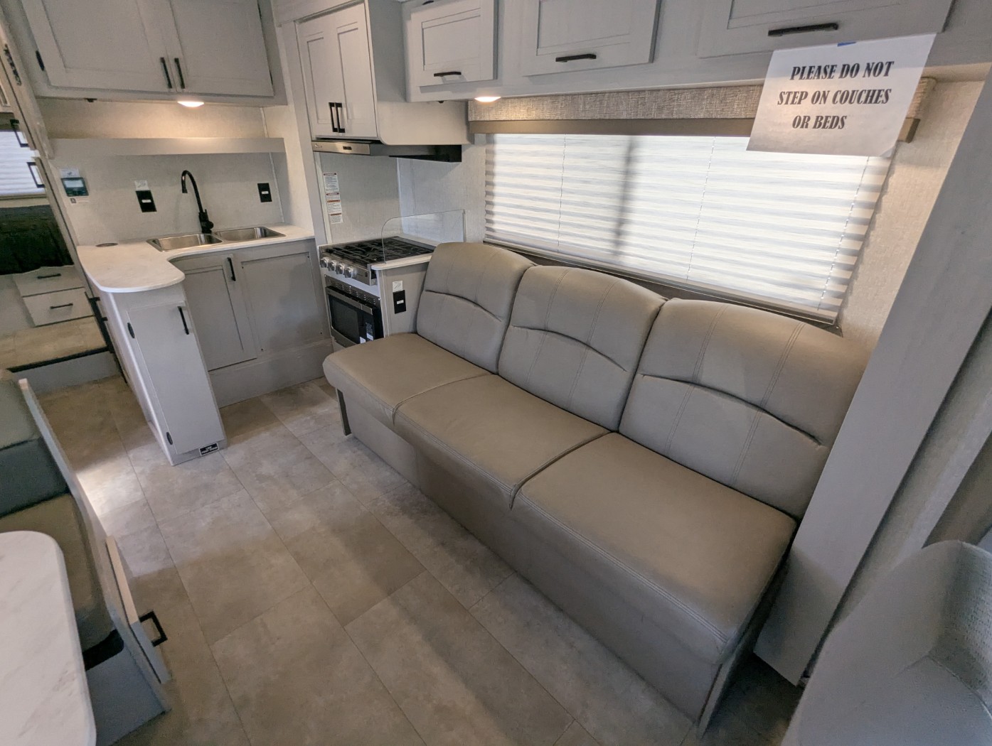 2025 Coachmen Leprechaun 260QB - Ford E-450 - Image 9