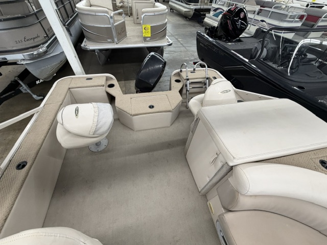 2002 CRESTLINER 2085 CFI - Image 13