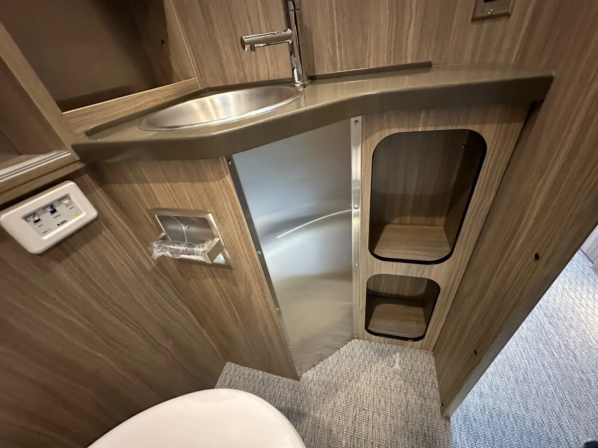 2027 Airstream Atlas 25RT - Image 25