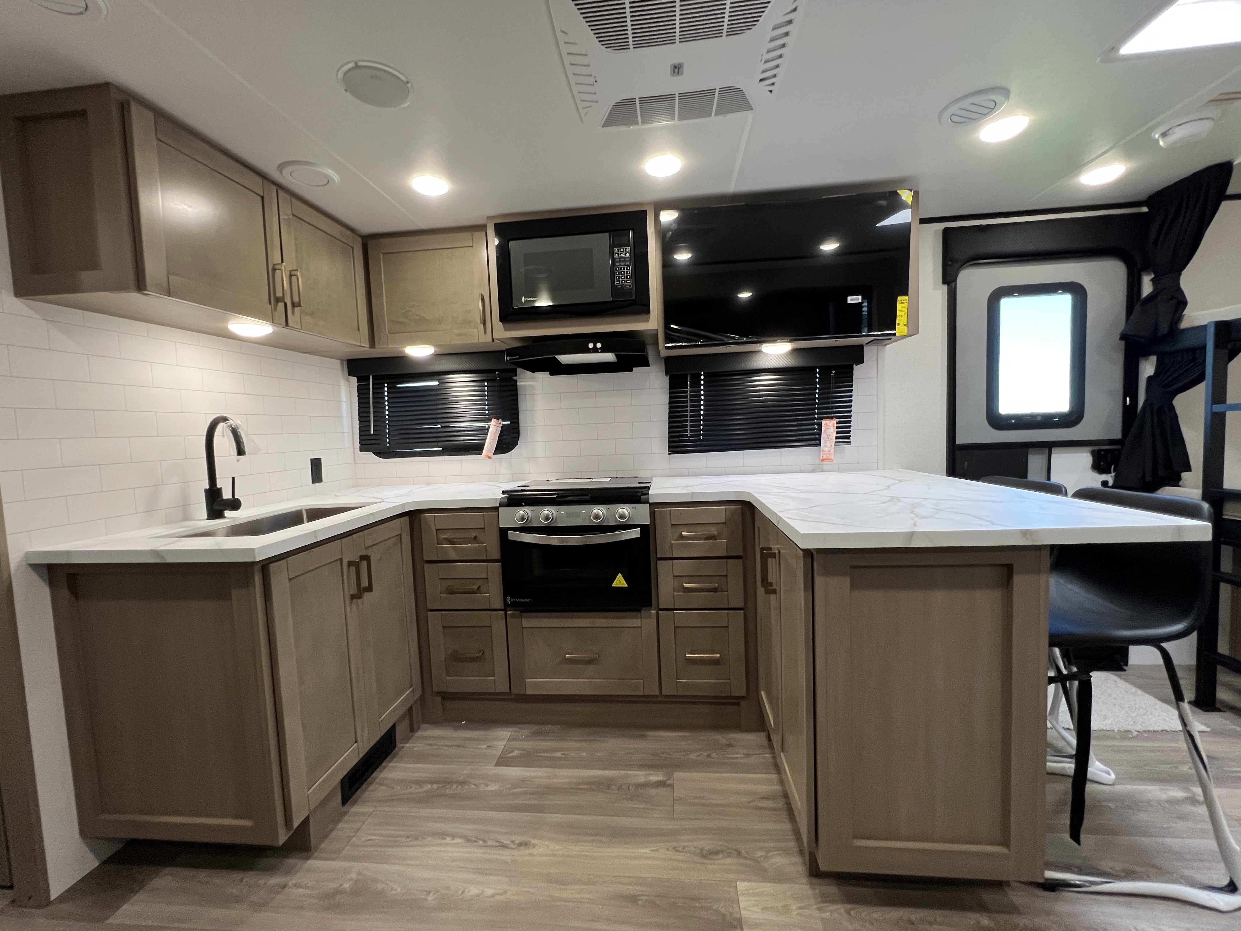 2027 Highland Ridge RANGE LITE 240DBH - Image 27