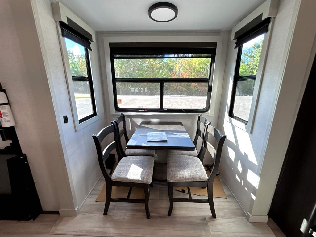 2026 Keystone ALPINE 3710FL - Image 16