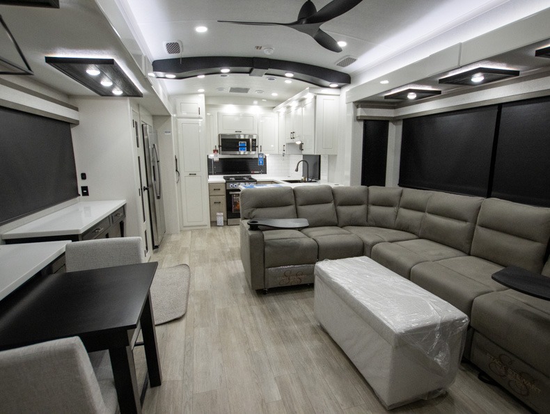 2026 Jayco Pinnacle 38FBRK - Image 6
