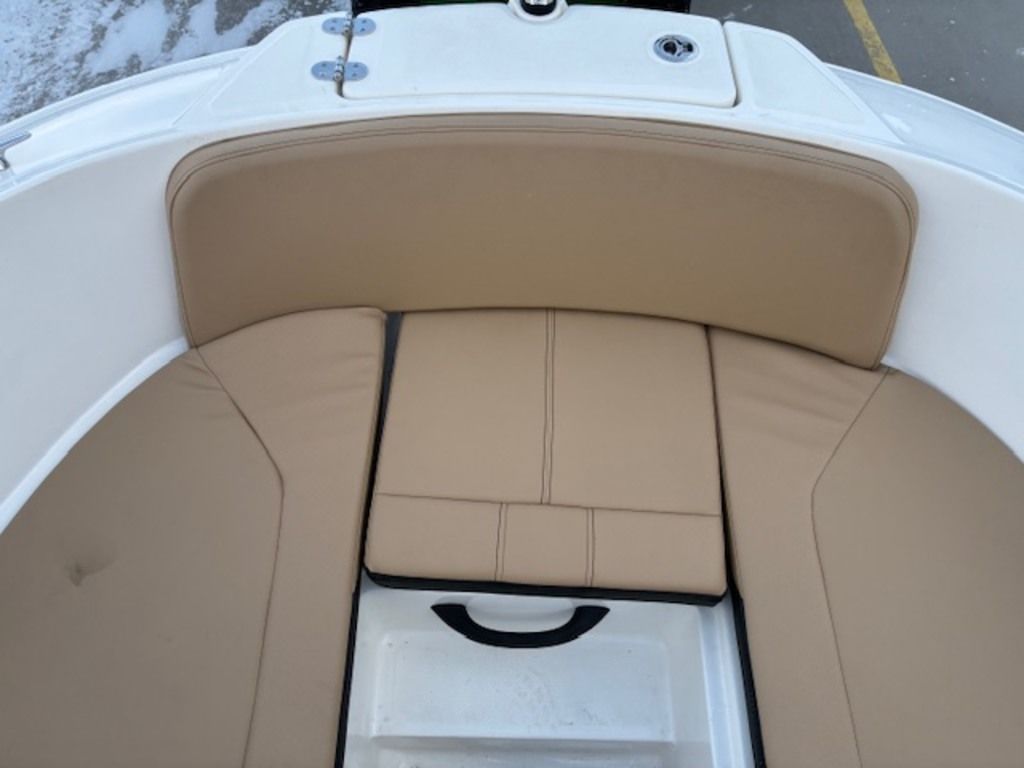 2023 Sea Ray SPX 190 Outboard - Image 17