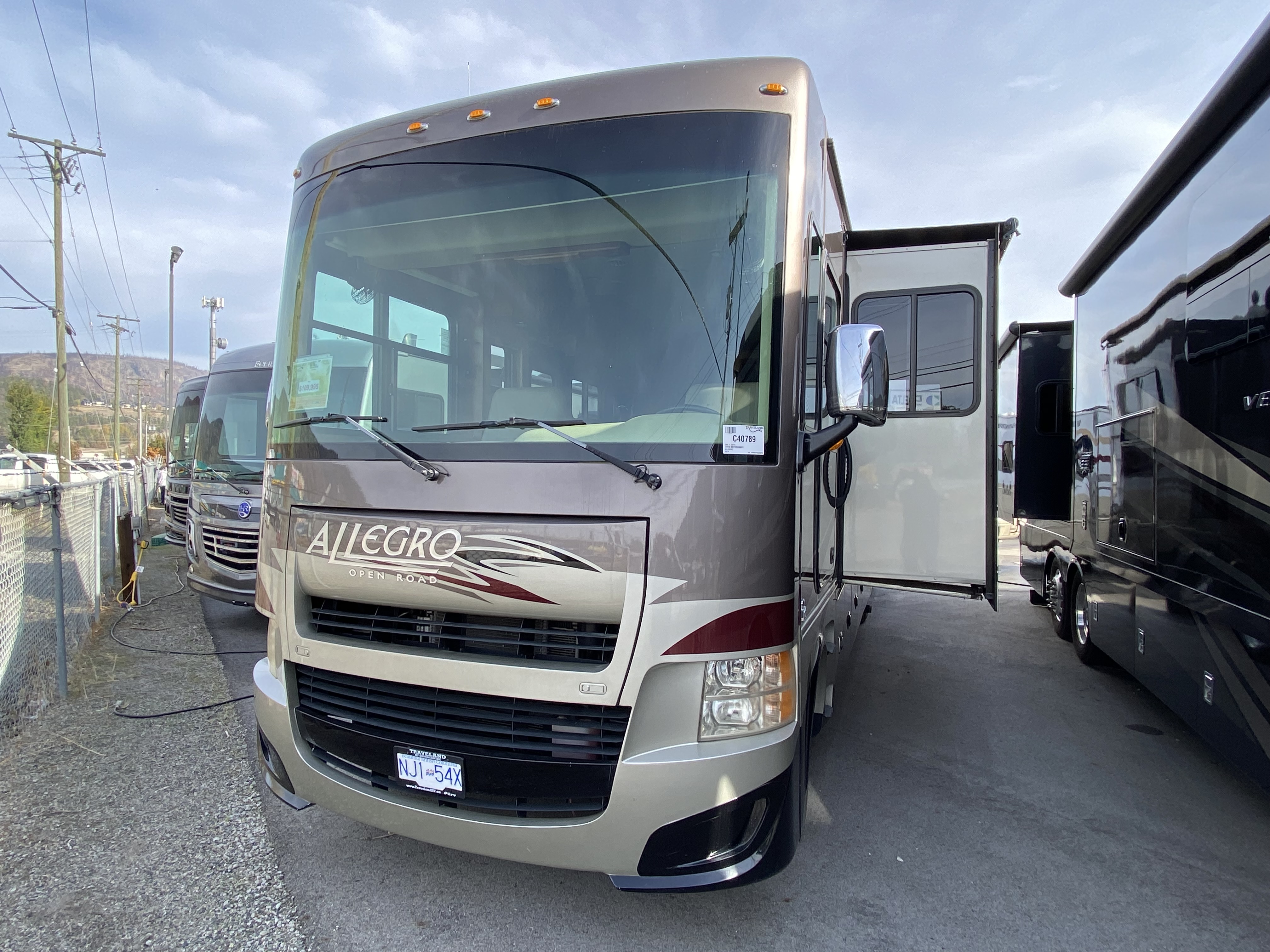 2014 Tiffin Allegro 32 CA - Image 4