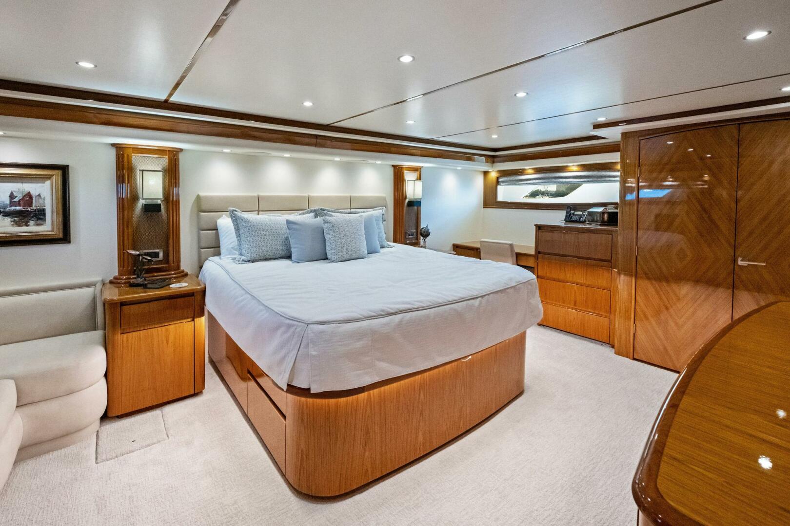 2012 Viking 82 Convertible - Image 21