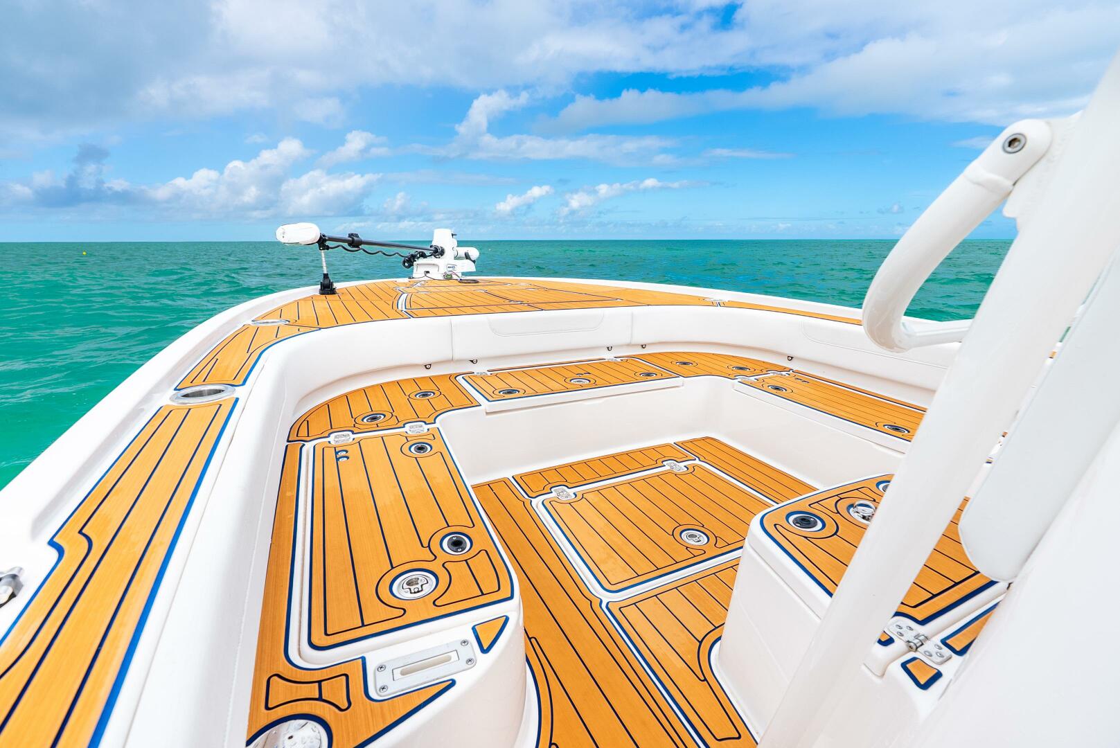 2024 Caymas Hybrid Boat 281 HB - Image 6