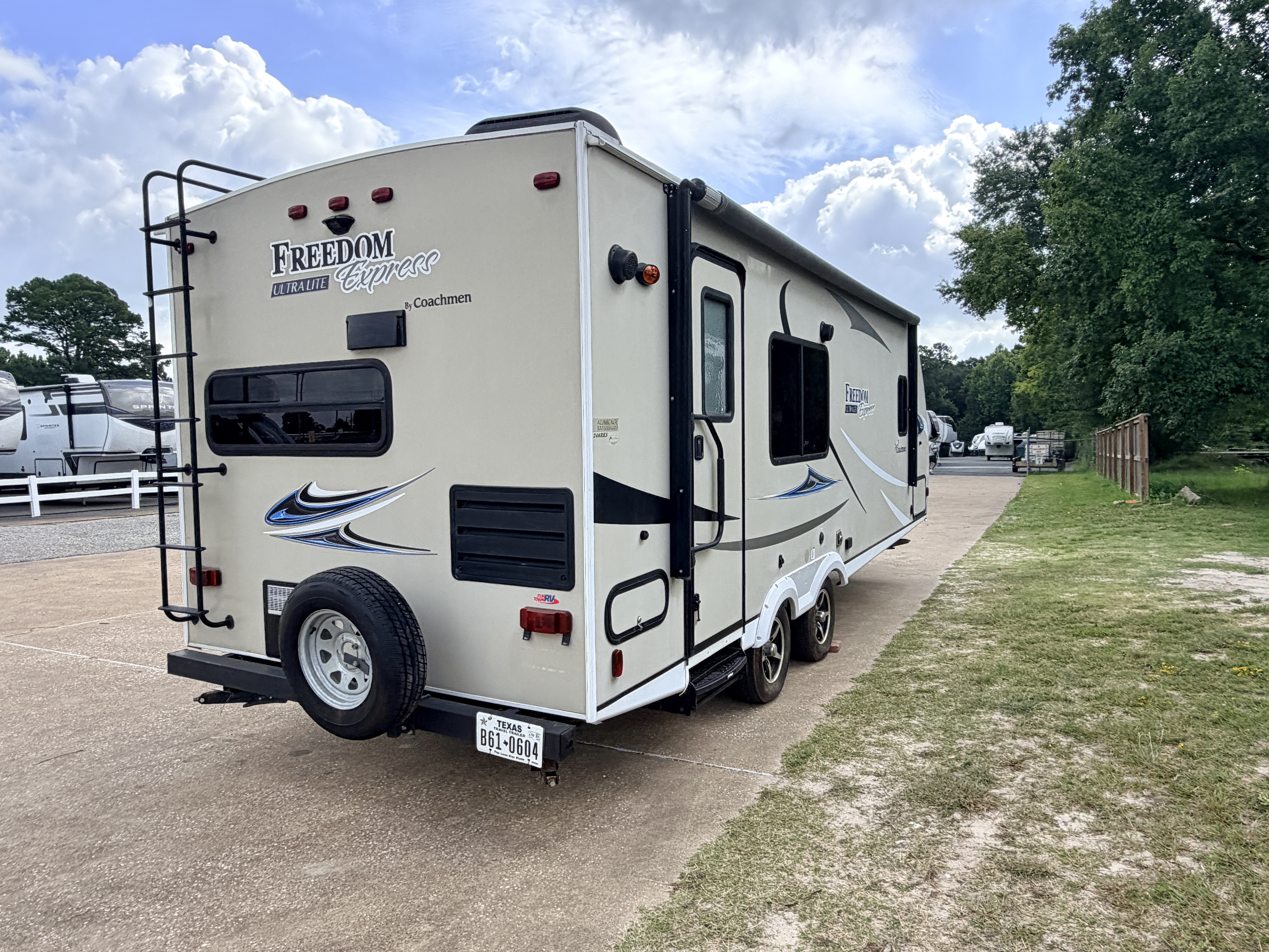 2019 Coachmen Freedom Express Ultra Lite 246RKS - Image 7