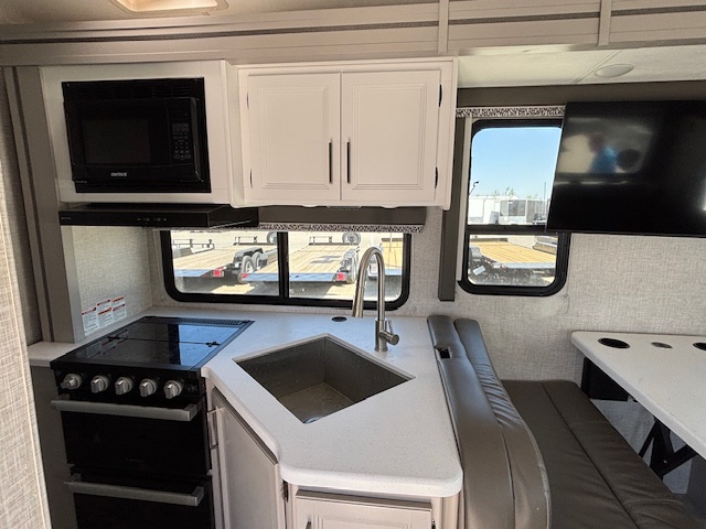 2025 Thor Motor Coach Quantum LC28 - Image 16