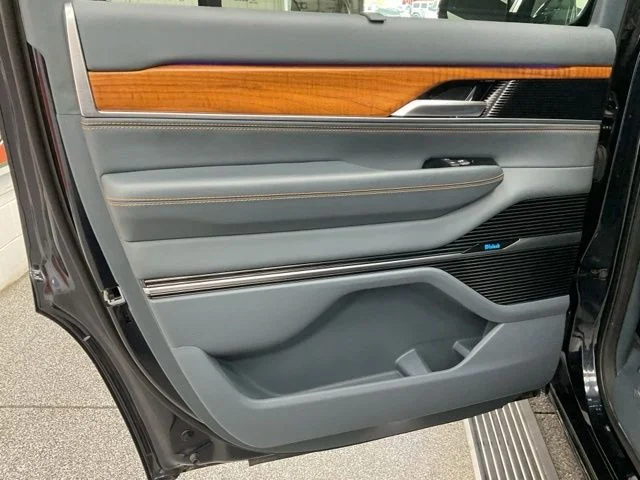 2024 Jeep Grand Wagoneer Utility 4D Series III 4WD - Image 21