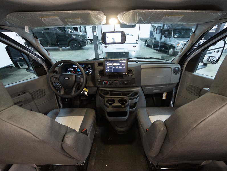 2025 Forest River Sunseeker 3050S - Image 7