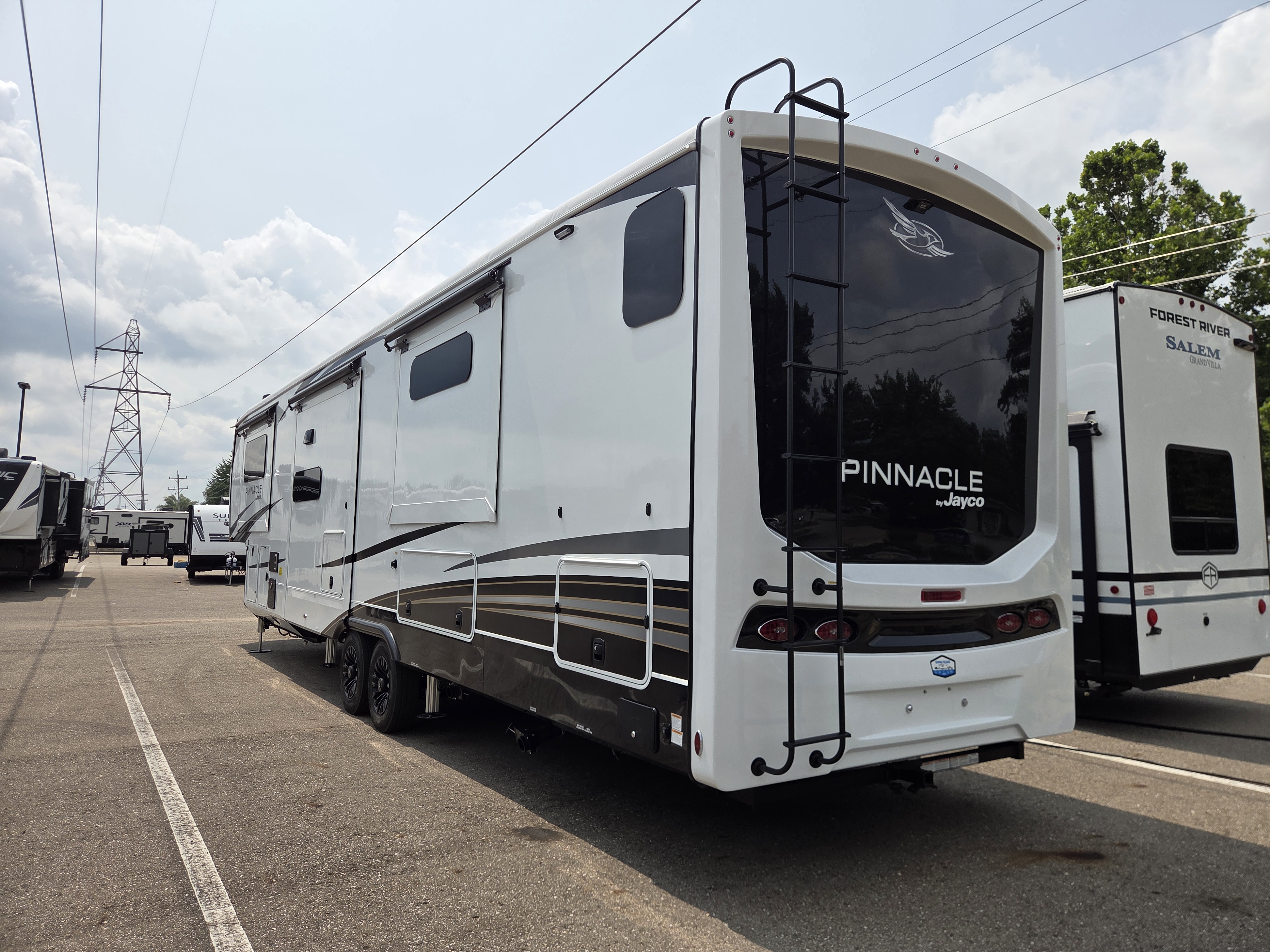 2027 Jayco Pinnacle 39FLOK - Image 4