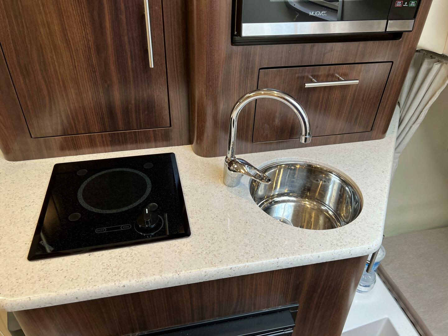 2017 Regal 28 Express - Image 27