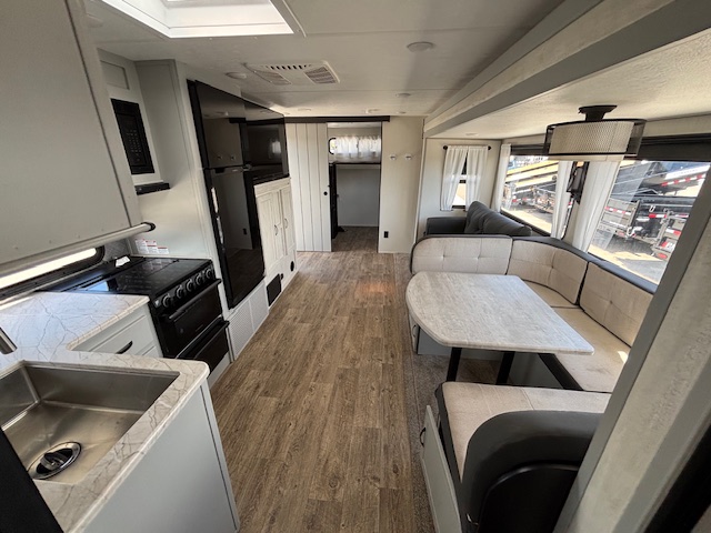 2022 Forest River Vibe 28BH - Image 30