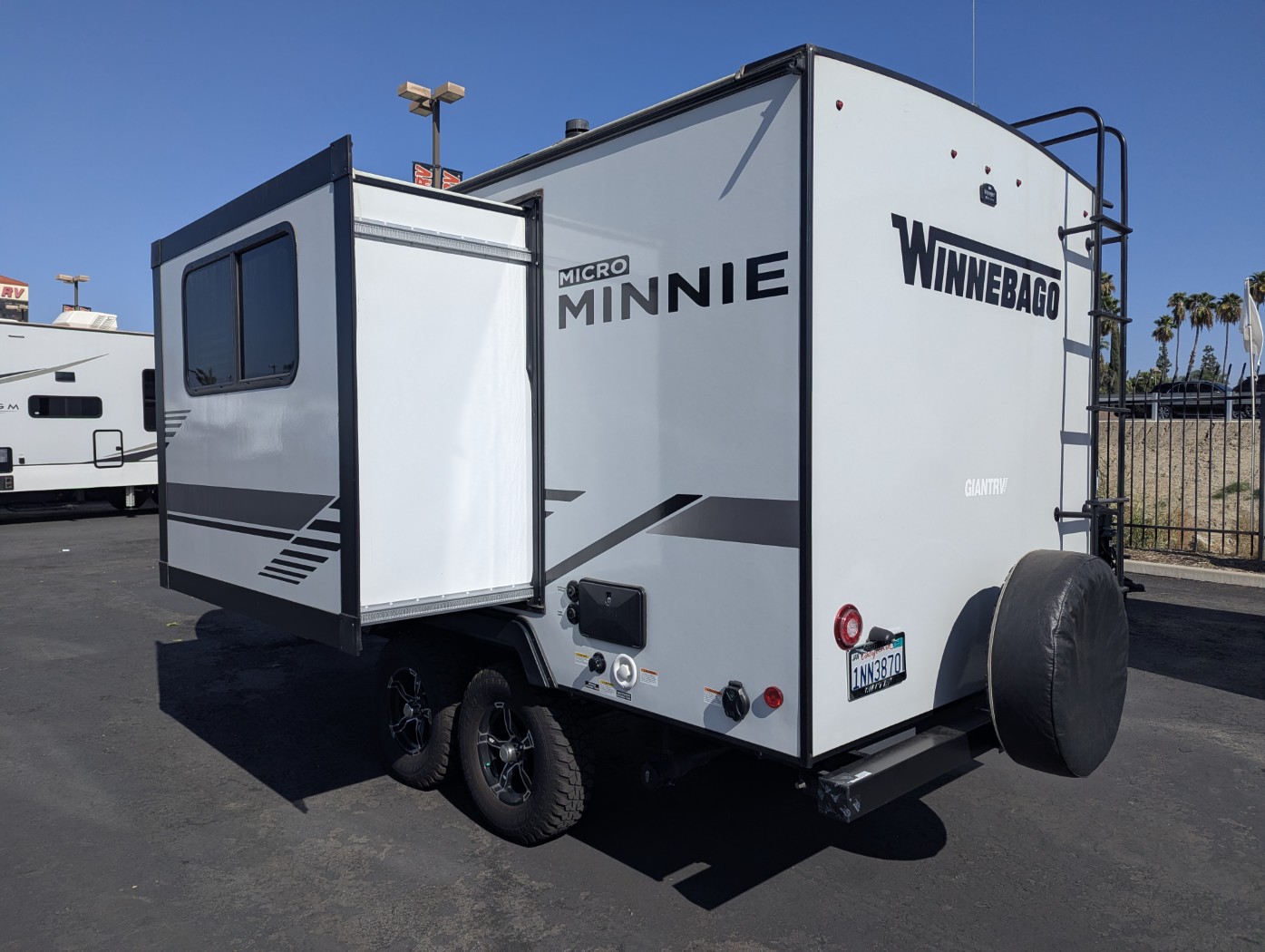 2021 Winnebago Micro Minnie 1808FBS - Image 8