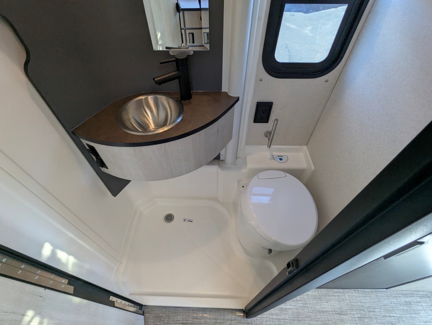 2027 Winnebago Elora 19DC - Image 18