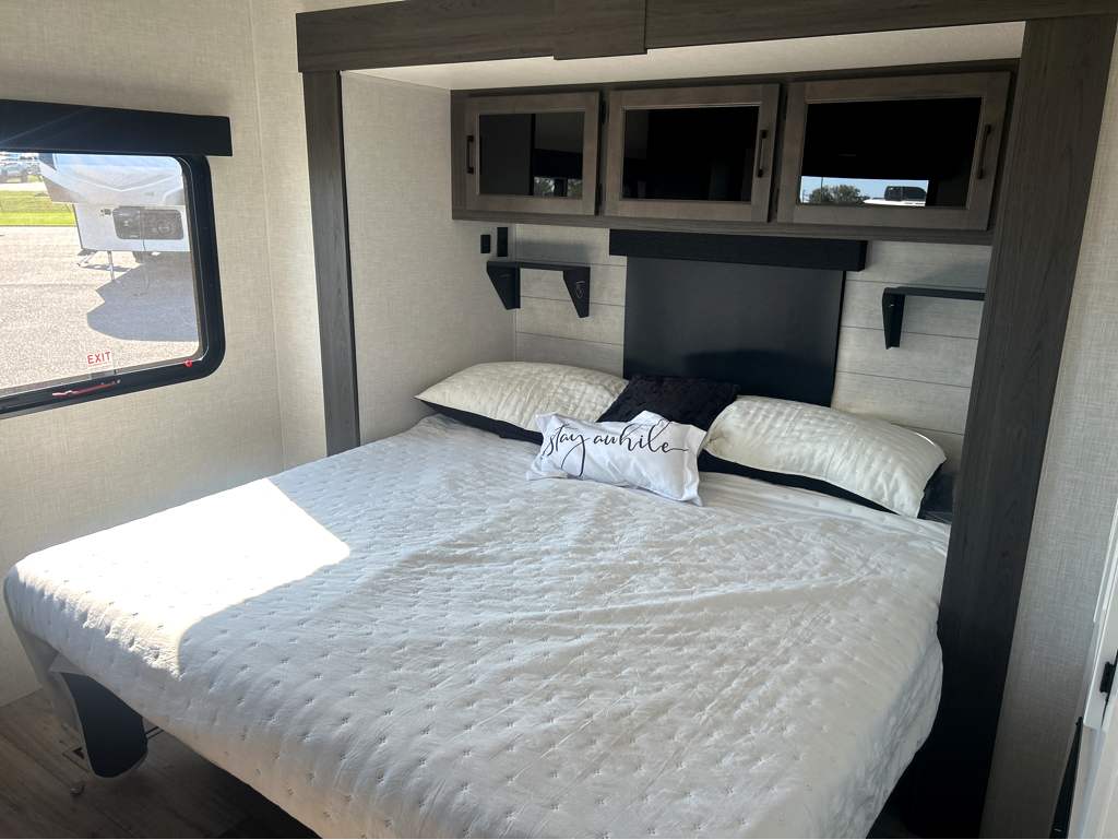 2026 VENTURE RV SPORTTREK 333VFK - Image 17