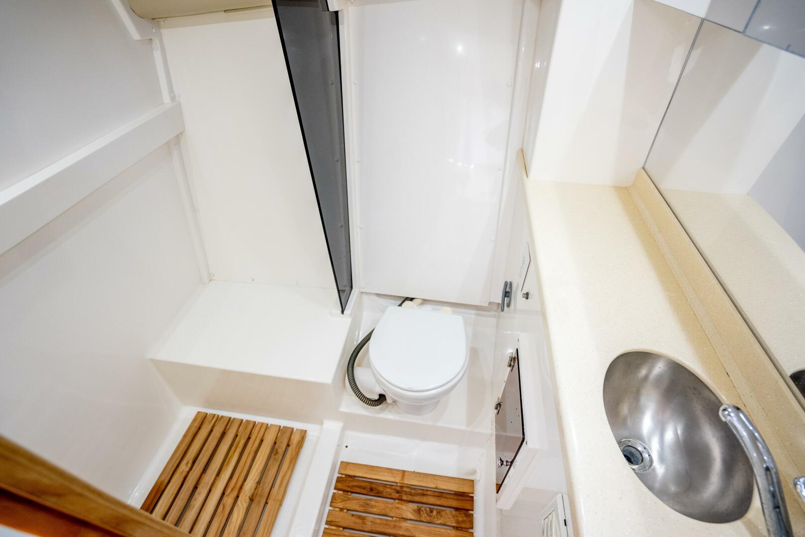 2004 Stolper 38 Express - Image 24
