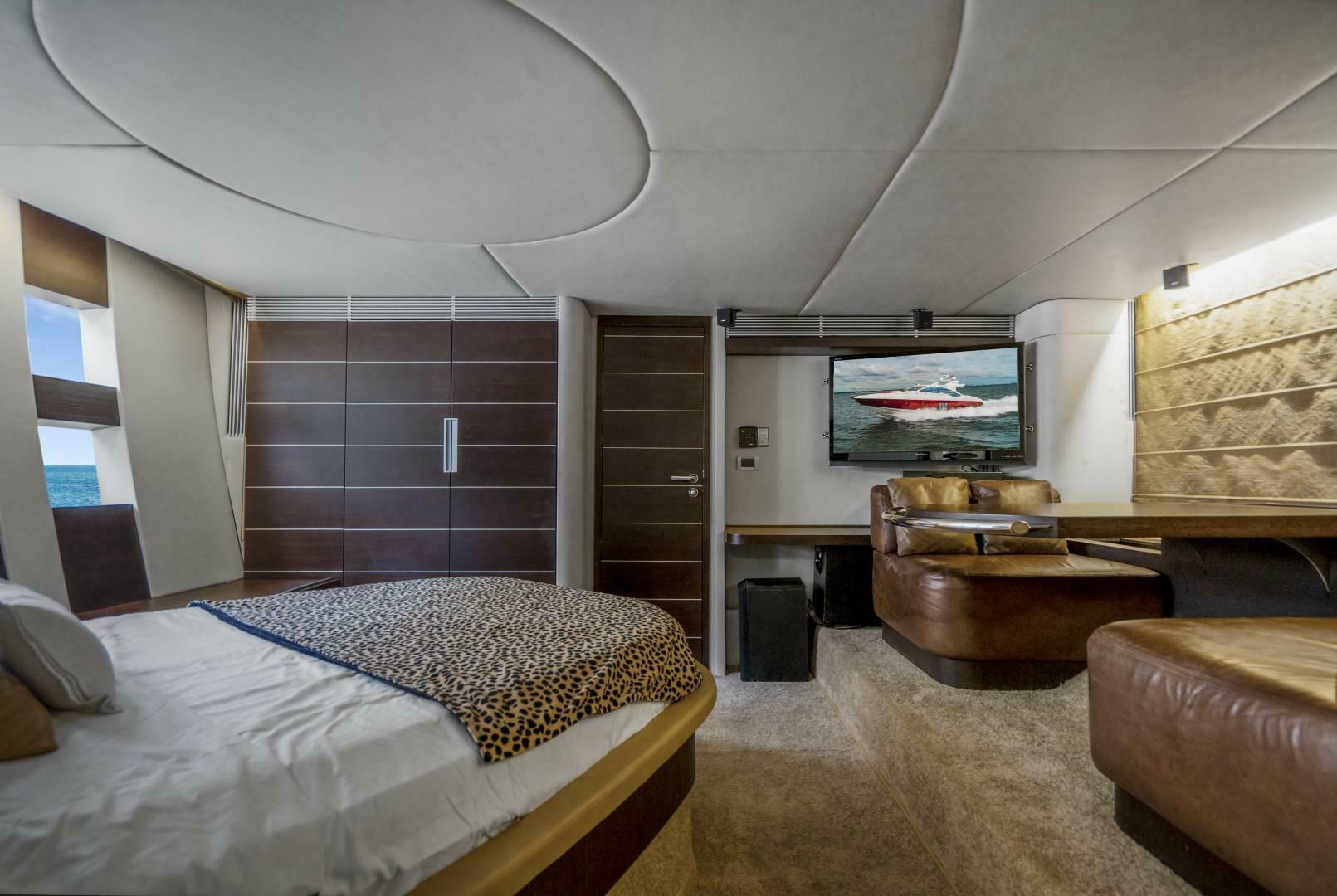 2007 Azimut 68S - Image 38