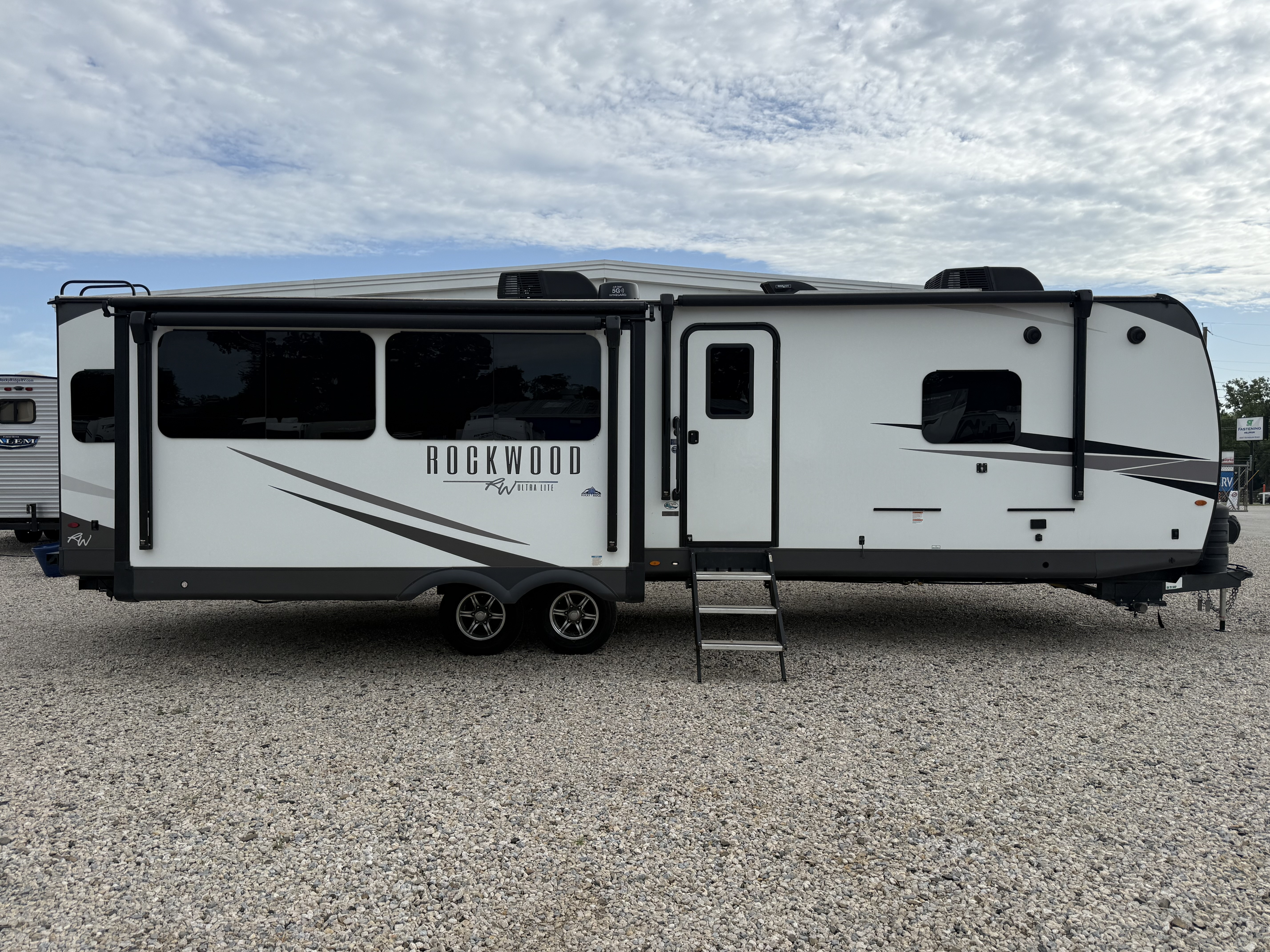2024 Forest River Rockwood Ultra Lite 2906BS - Image 8