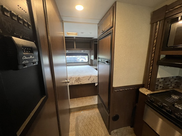2017 Thor Motor Coach Chateau 28Z - Image 18