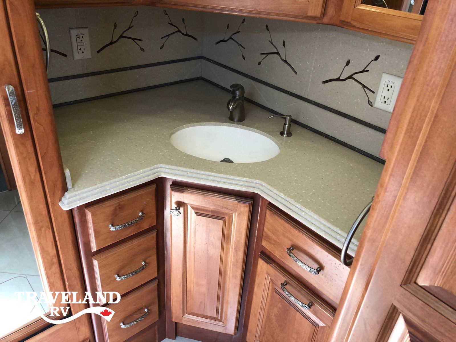2013 Tiffin Phaeton 40 QBH - Image 23