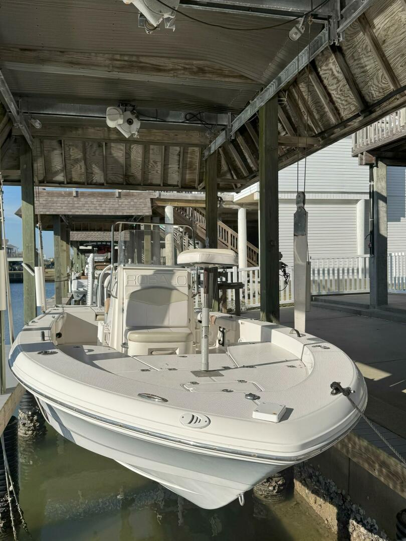2016 Robalo 226 Cayman - Image 2