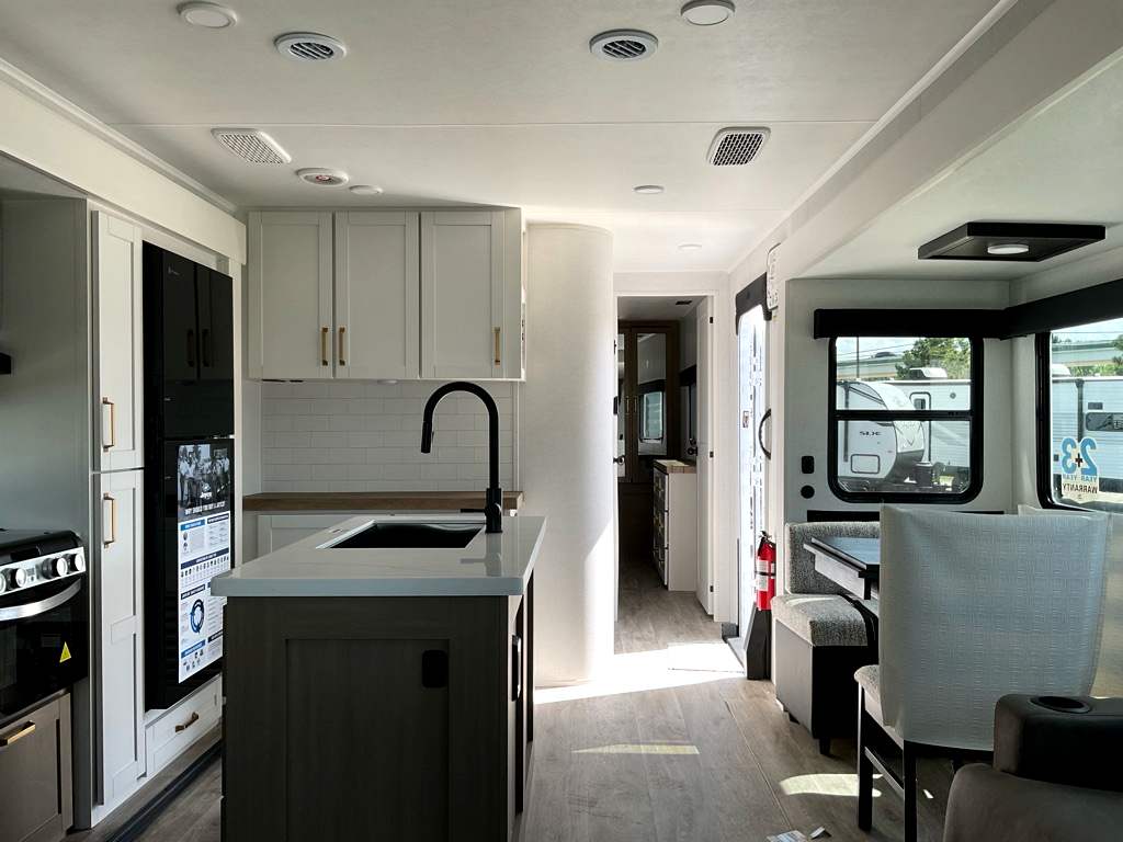 2027 JAYCO Eagle 294CKBS - Image 7