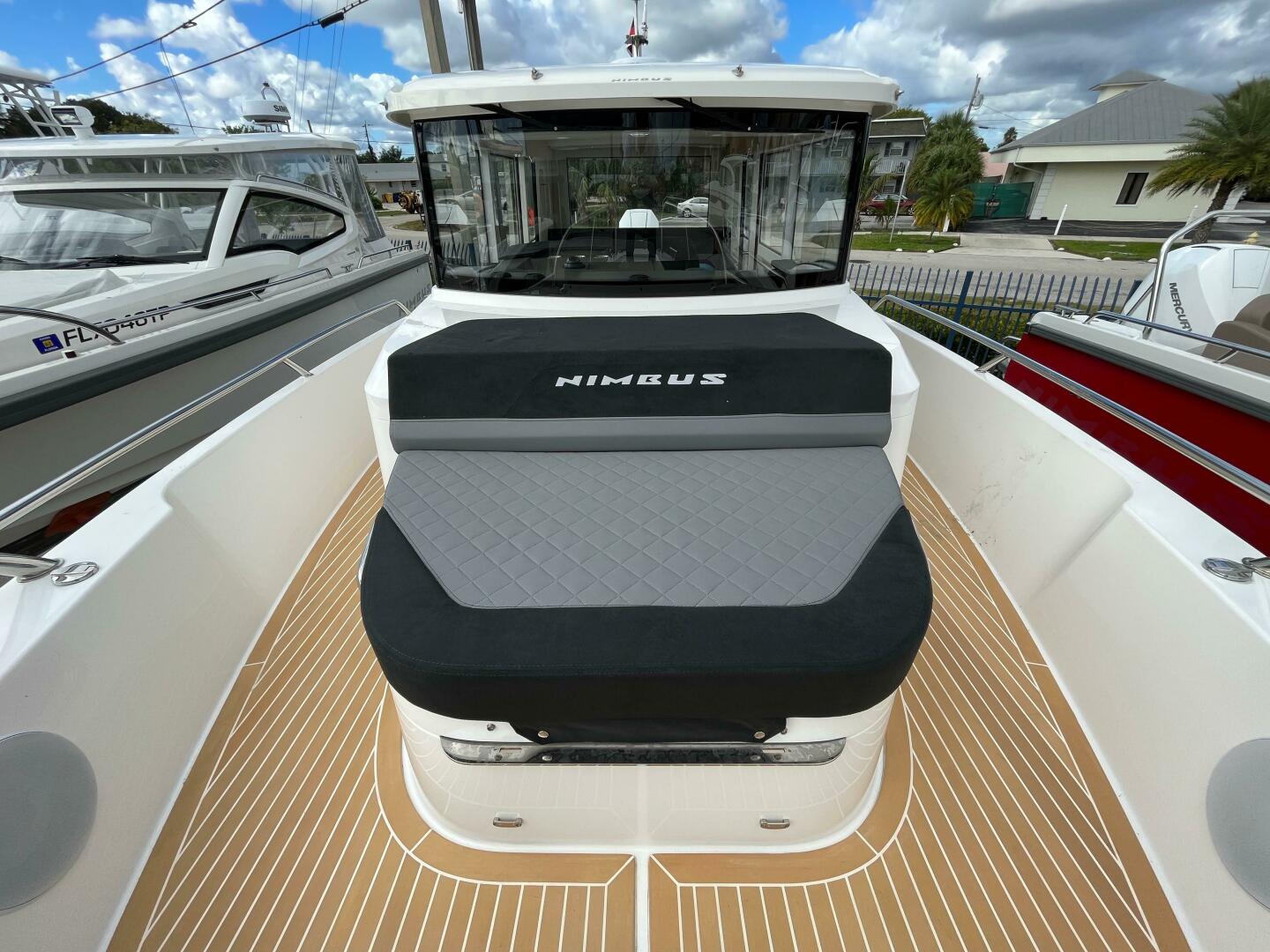 2001 Cruisers Yachts 3470 - Image 2