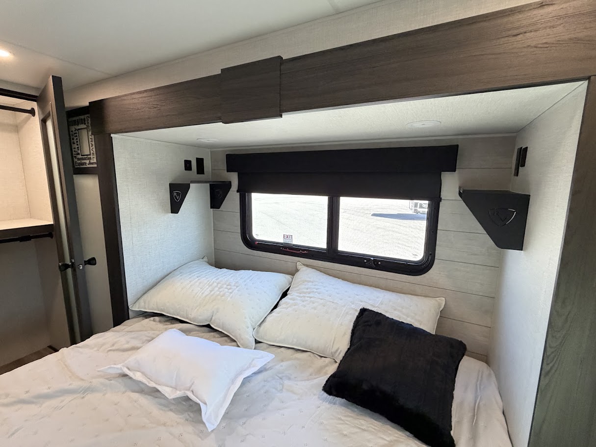 2026 VENTURE RV SPORTTREK 353VIK - Image 48