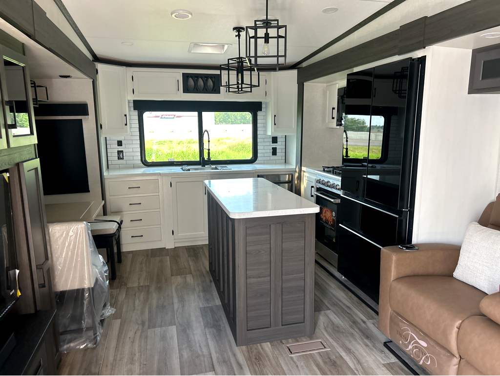 2026 VENTURE RV SPORTTREK 353VRK - Image 9