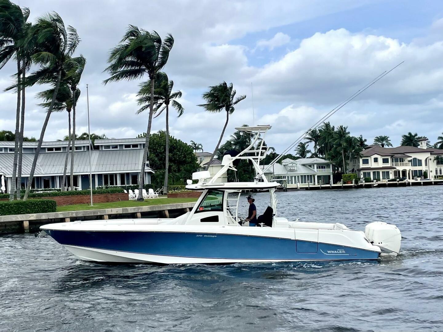 2013 Boston Whaler 370 Outrage - Image 4