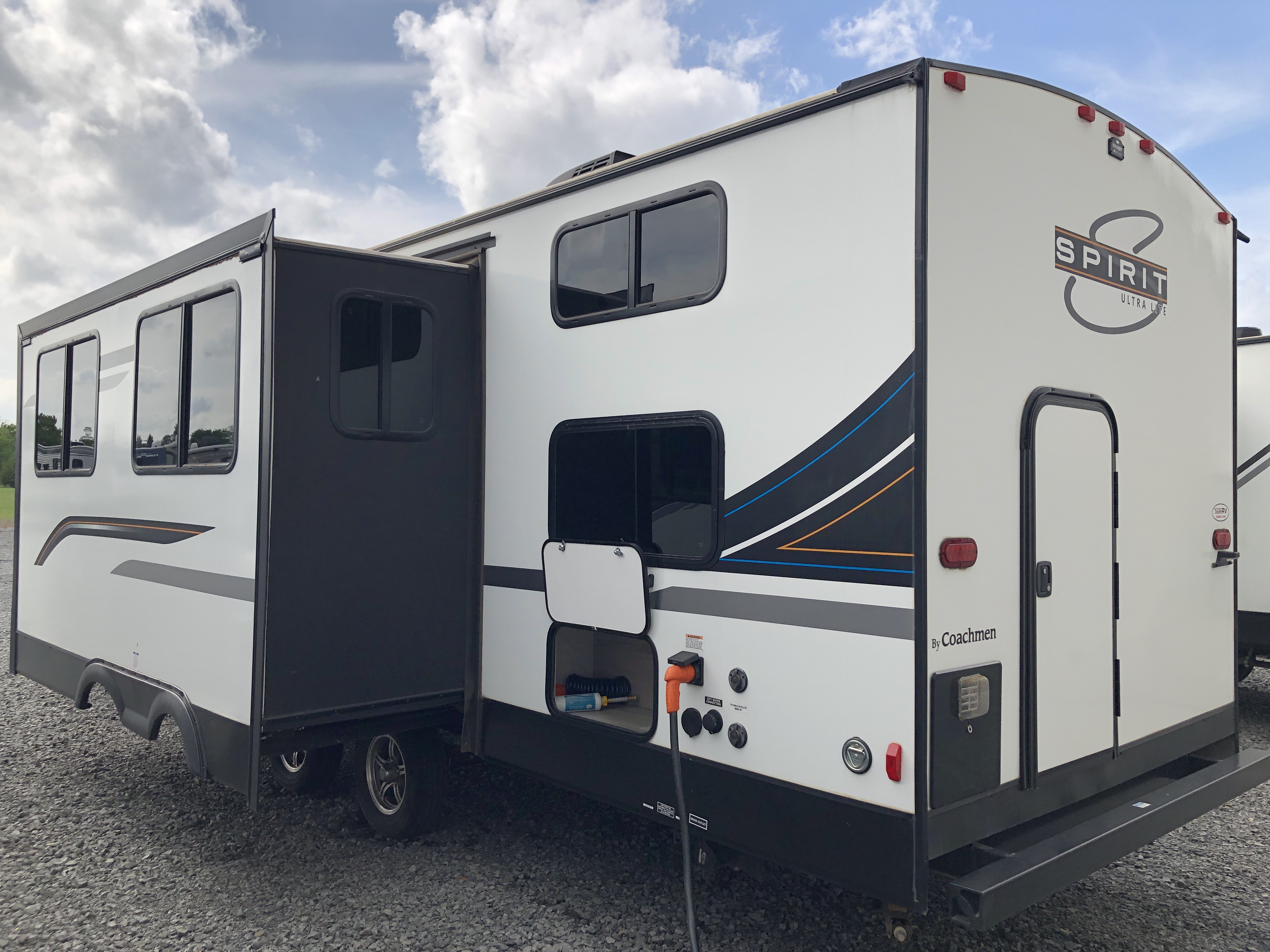 2021 Coachmen Northern Spirit Ultra Lite 2963BH - Image 4