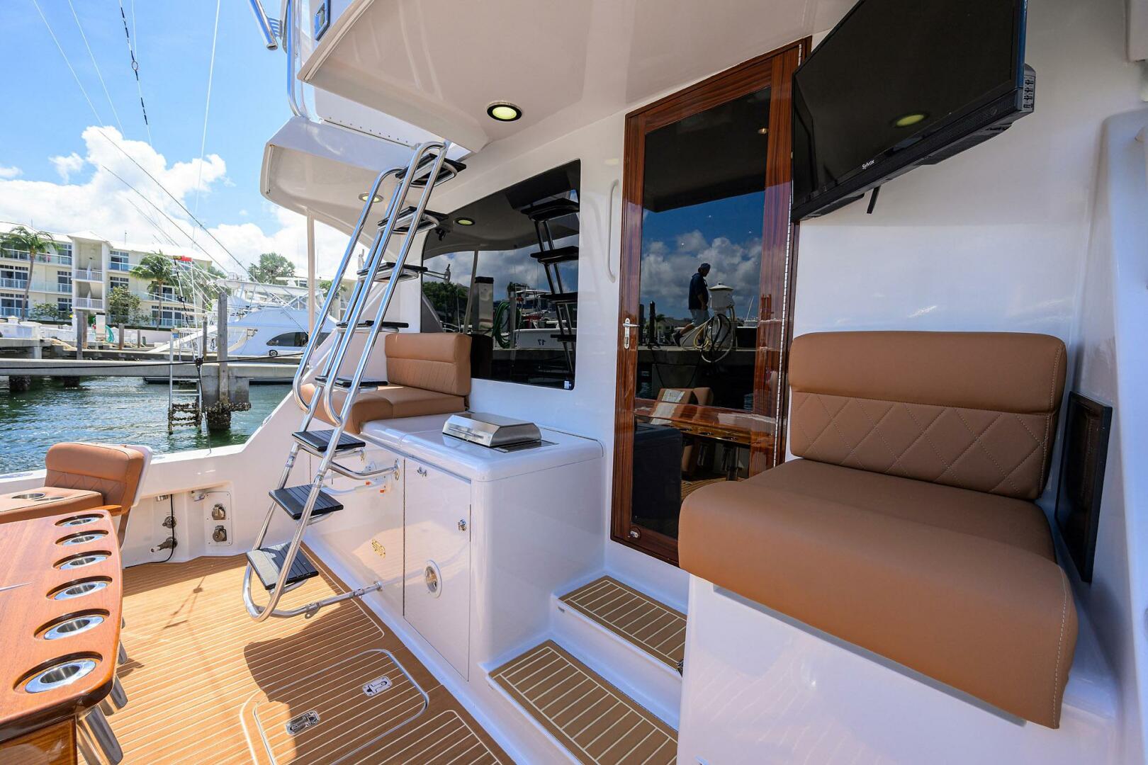 2001 Hatteras 43 Convertible Base - Image 60