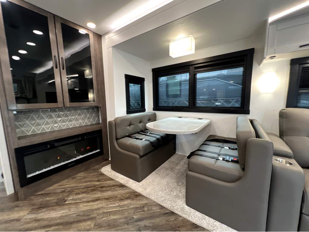 2026 ENTEGRA COACH ACCOLADE 37M - Image 9