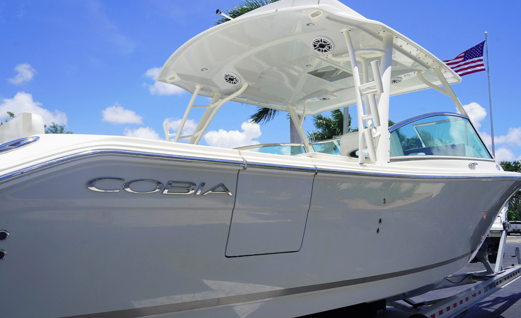 2021 COBIA 330DC - Image 10