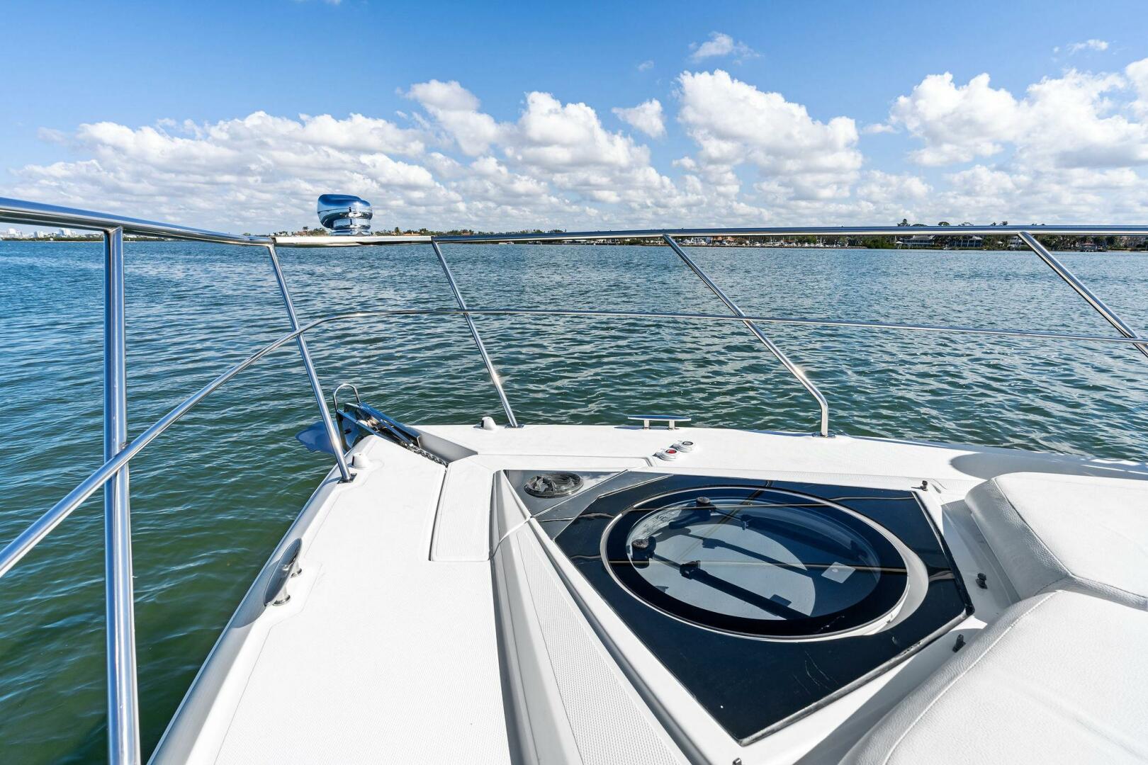 2019 Cruisers Yachts 45 Cantius - Image 8