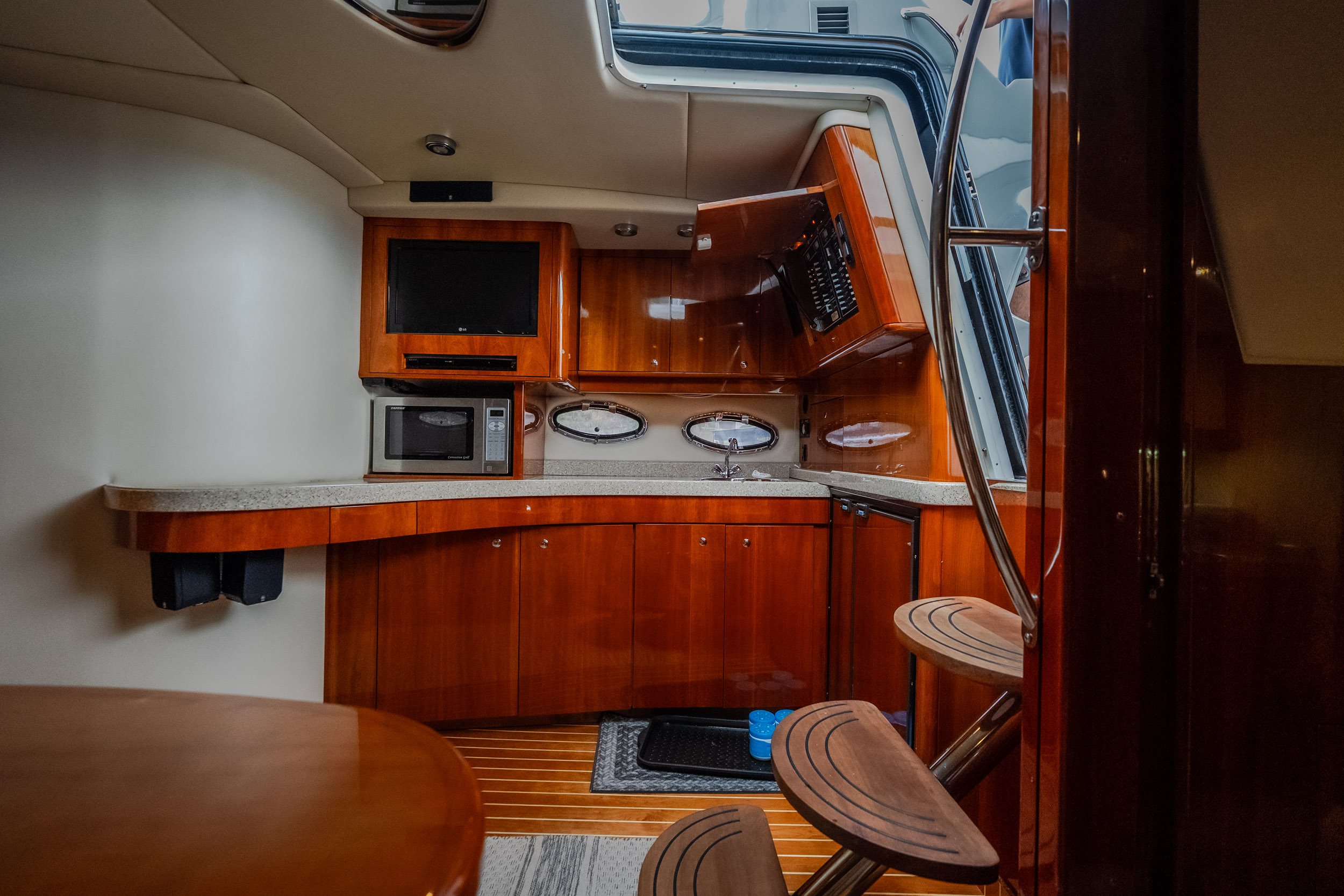 2009 Regal 4460 Express Cruiser - Image 38
