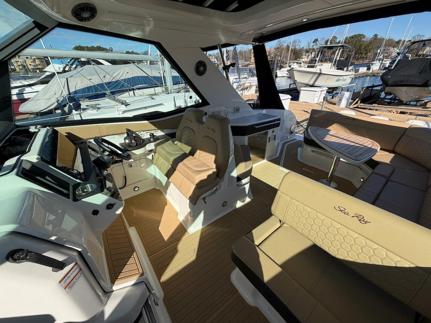 2023 Sea Ray 320 Outboard - Image 25