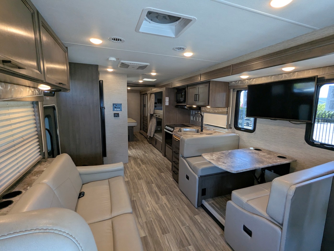 2022 Thor Motor Coach A.C.E. 32.3 - Image 10