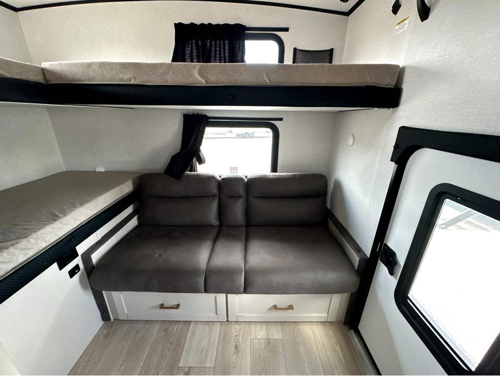 2027 JAYCO JAY FEATHER 29QBH - Image 18