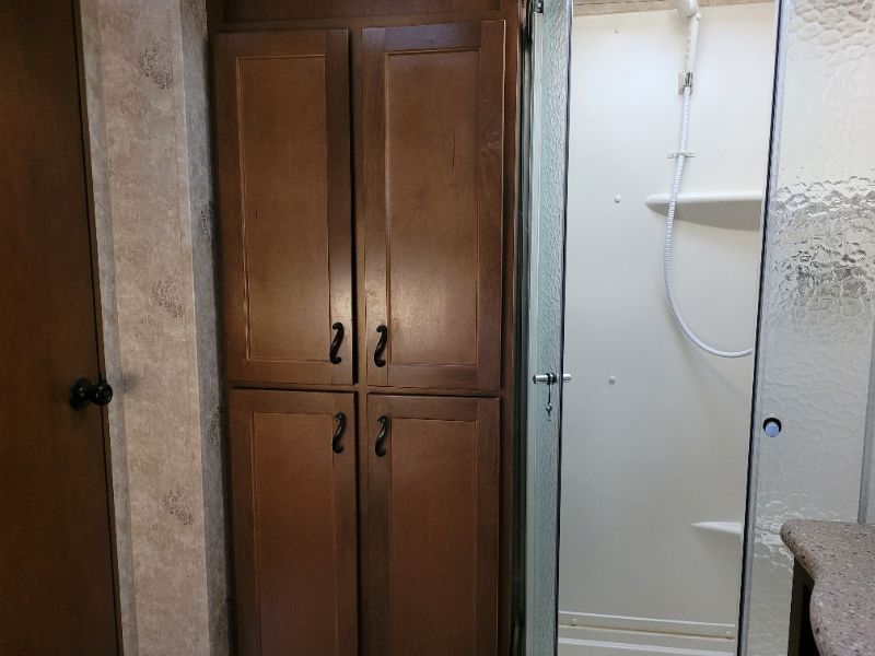 2016 Highland Ridge Light LF297RLS - Image 13