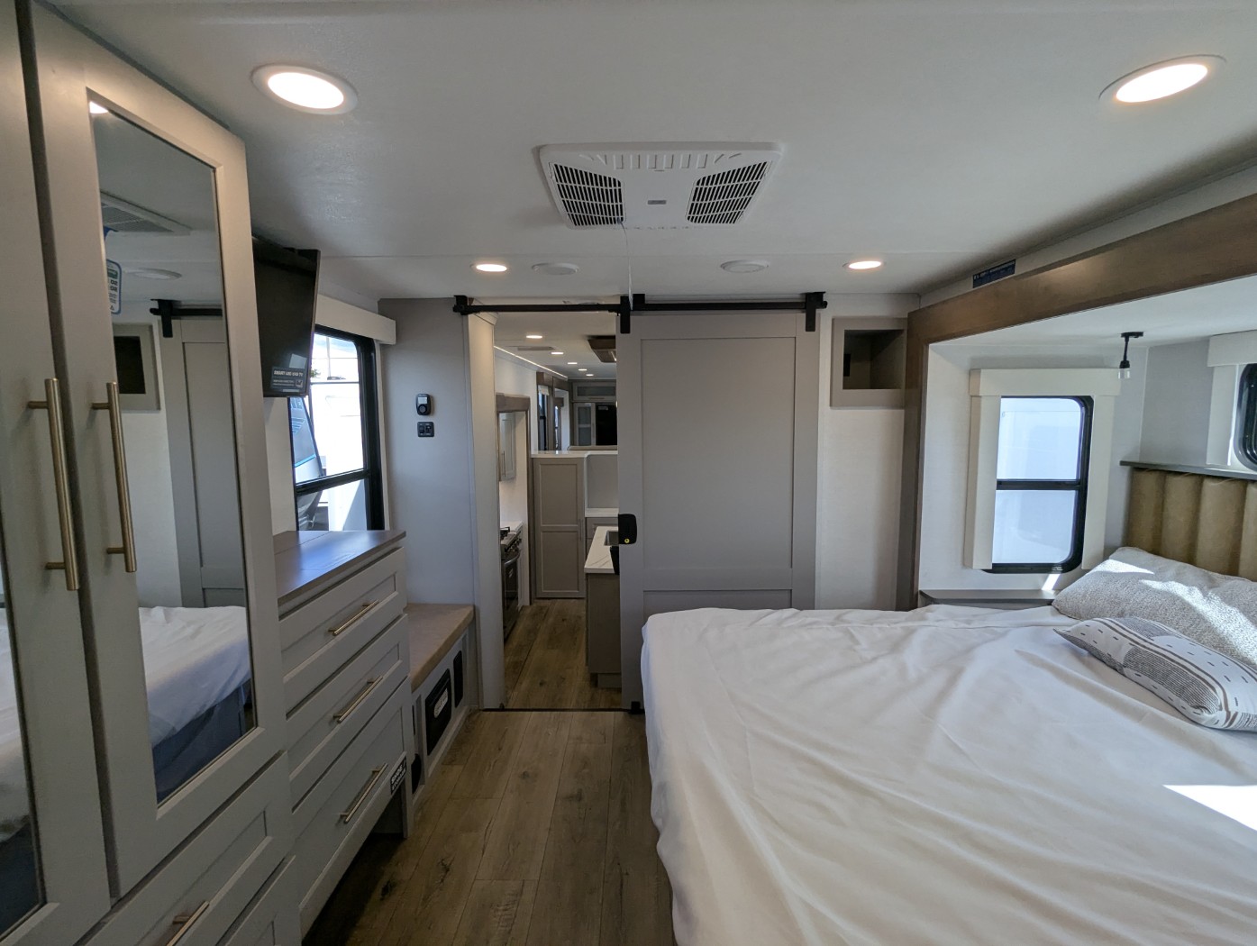 2026 Alliance RV Paradigm 385FL - Image 36