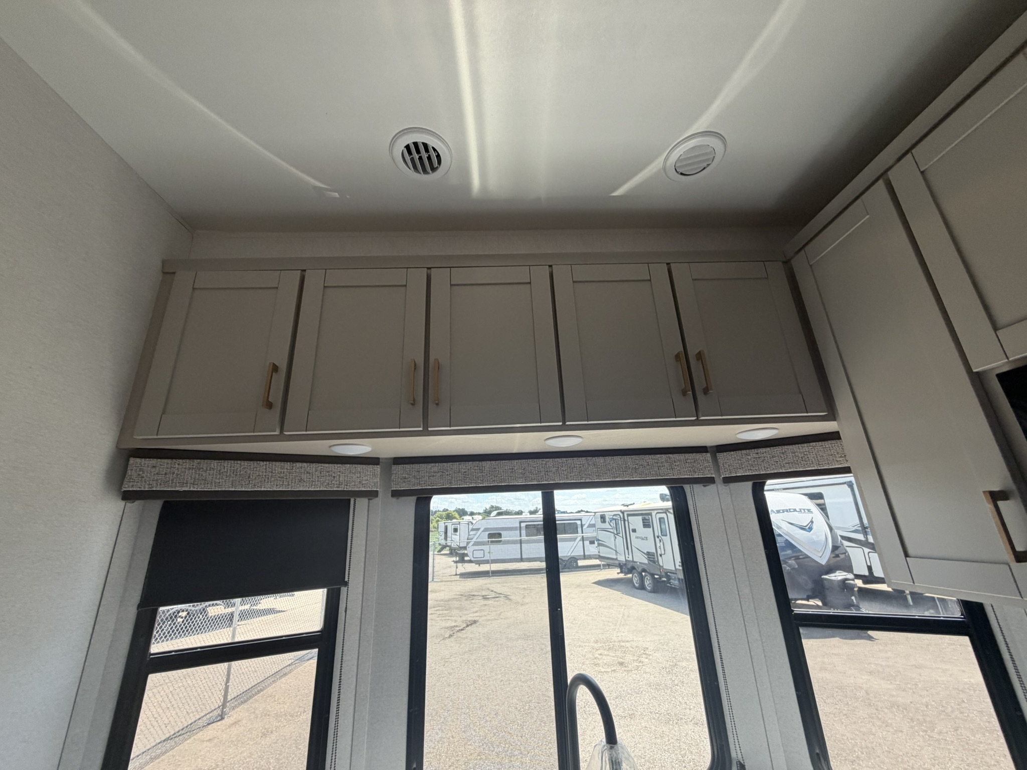 2027 JAYCO JAY FLIGHT BUNGALOW 404LOFT - Image 19