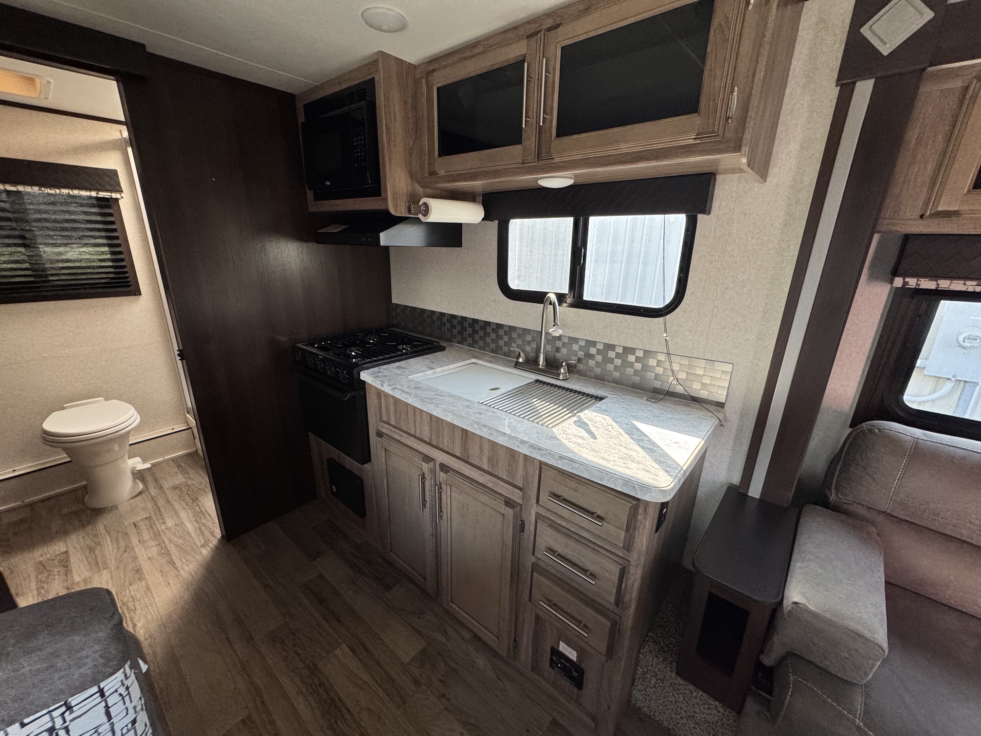 2019 JAYCO JAY FEATHER 23RB - Image 13